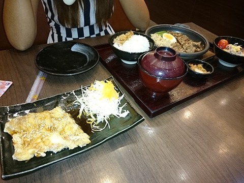 牛焼肉定食と鶏のてり焼き