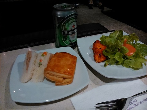 TGラウンジの料理とビール