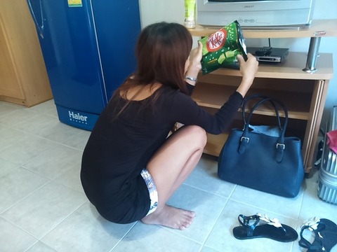 抹茶キットカットに興味津々