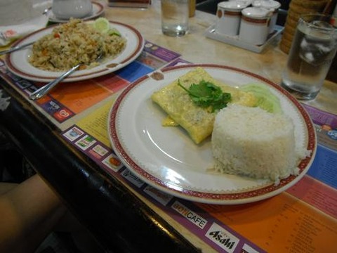 ソイ5のフードコート