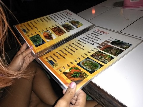 メニューはタイ語