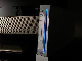 青く光るWii