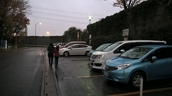 パサール三芳外駐車場
