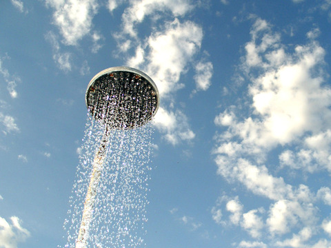 a-bath-in-heaven-3-1408580-640x480