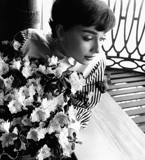 A226-Audrey-at-window-with-flowers