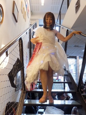 AKANE en Robe e¥Õ¡Íe¥Õ¡Ätrique