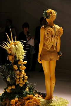 RITSUKO SHIRAHAMA 09 A/W Collection