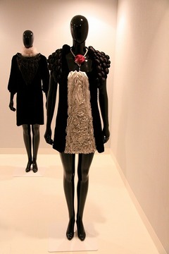 RITSUKO SHIRAHAMA 09 A/W Collection