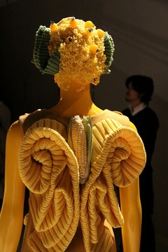 RITSUKO SHIRAHAMA 09 A/W Collection