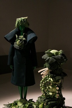 RITSUKO SHIRAHAMA 09 A/W Collection
