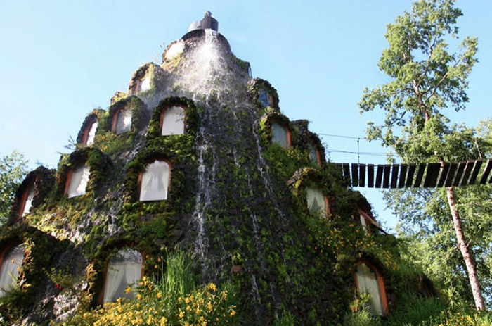 incredible_magic_mountain_like_chilean_hotel_11
