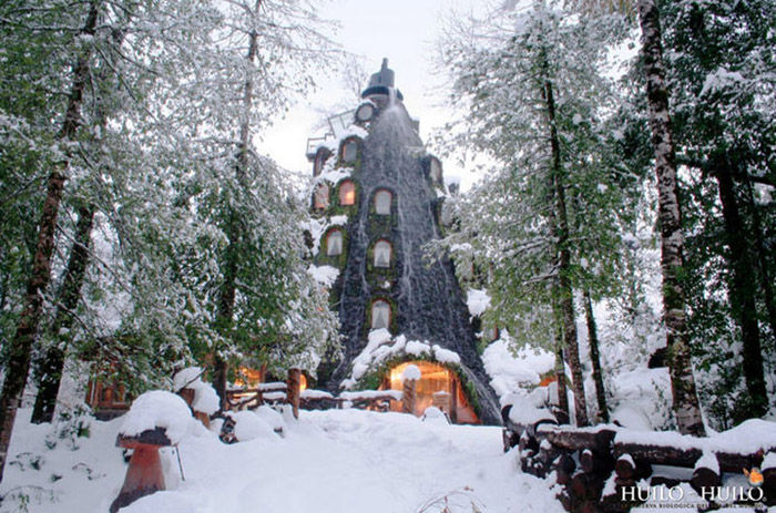 incredible_magic_mountain_like_chilean_hotel_05