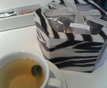 素敵なBOXにはいったORDERハーブTEA