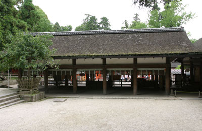 幣殿・舞殿