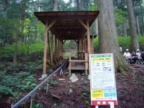 モノレール乗り口 写真