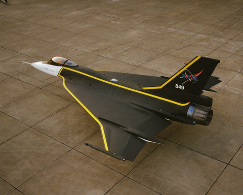 F-16XL_with_Custom_Paint_-_GPN-2000-001925