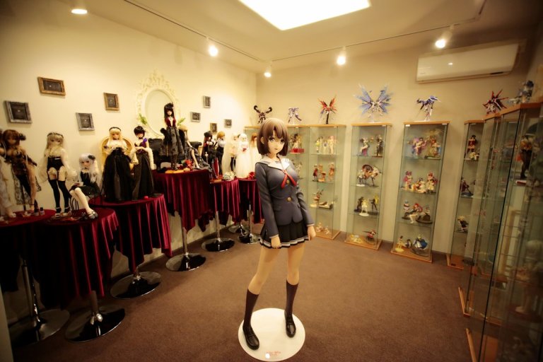 200万円の美少女フィギュアを買った人1