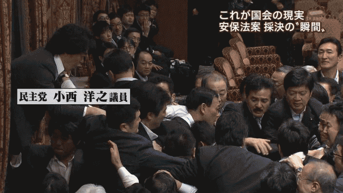 暴力男小西の膝げり