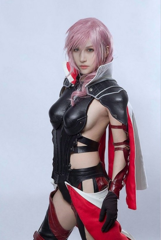 本気を出した白人女性のコスプレ2