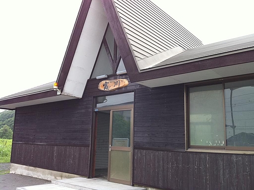 日高本線、富川駅。意外にしっかりとした作り。日高本線は貨物コンテナを再利用した駅が多いんだけどな。 日高本線、富川駅。意外にしっかりとした作り。日高本線は貨物コンテナを再利用した駅が多いんだけどな。