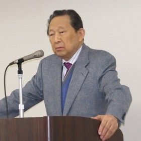 2012年3月3日、東京・新宿で開かれた講演会「暴排条例・暴対法改訂がもつ〈危険〉」で講演する辻井喬氏。