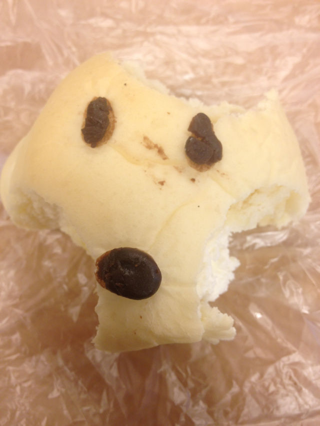 頭から白い脳みそが出てて…痛い痛いワォン・・・痛いワォン・・・痛いワォン・・・ワォン・・・ 頭も食べられたWAONパン