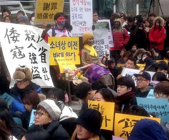 【韓国崩壊】 韓国で大規模暴動勃発ｷﾀ━━━━(ﾟ∀ﾟ)━━━━!! 韓国政府、鎮圧に乗り出すも返り討ちに遭い逃亡ｗｗｗｗｗｗ