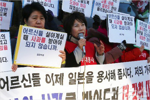 【画像あり】 朴槿恵大統領が挺対協潰しを決定！！！ 韓国政府、日本で反安保デモを主催していたママ部隊を挺対協にぶつける荒業を披露ｗｗｗｗｗｗ