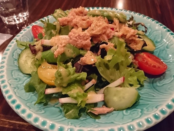 今日もサラダ。