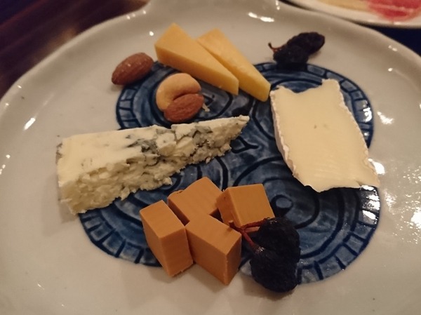 チーズ盛り合わせ。