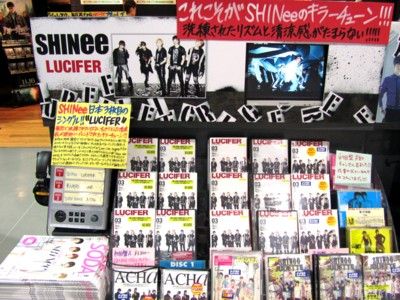 SHINee 『LUCIFER』等身大スクリーンPOP展示 【タワーレコード渋谷店