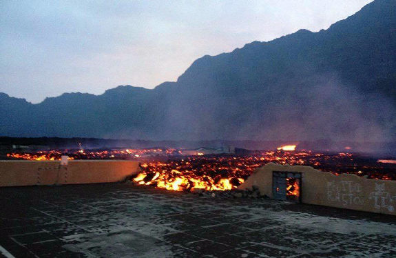 アフリカ、カーボベルデで火山噴火！1