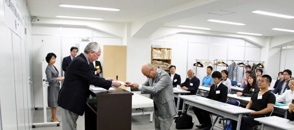 東洋医療臨床技術大学校アカデミー修了式表彰