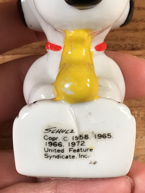 Vintage Peanuts Snoopy Ceramic Paperweight (10)