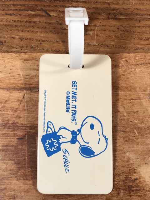 Vintage Peanuts Snoopy Plastic Tag (1)