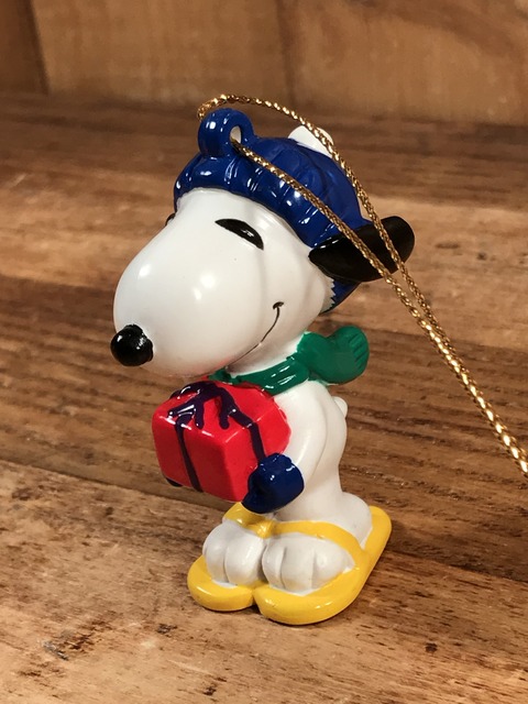 Vintage Peanuts Snoopy “Present” PVC Figure Ornament (1)