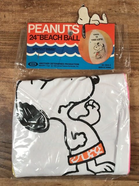 Vintage Ideal Peanuts Snoopy Beach Ball (1)