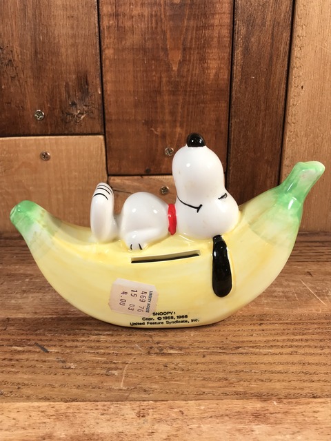 Vintage Peanuts Snoopy “Sleep On The Banana” Coin Bank (4)