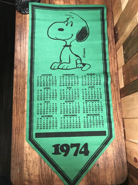 Vintage Peanuts Snoopy Calendar “1974” Felt Banner (1)