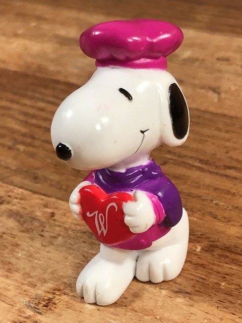 Vintage Peanuts Snoopy “Bellboy” PVC Figure (3)