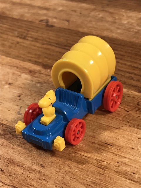 70年代頃のスヌーピーのビンテージのダイキャストミニカー (2)