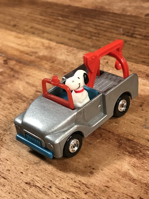 70年代頃のスヌーピーのビンテージのダイキャストミニカー (2)