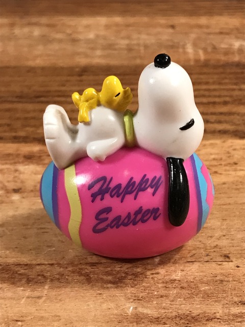 Vintage Peanuts Snoopy “Happy Easter” PVC Figure (1)