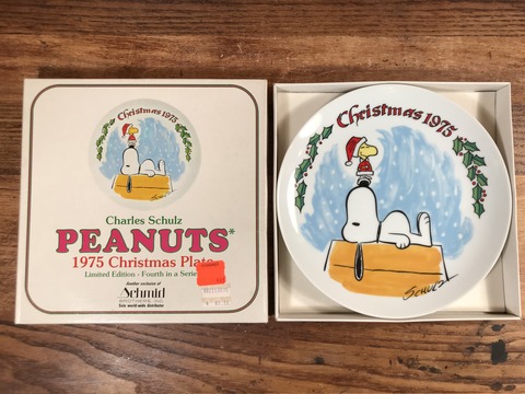 Vintage Peanuts Snoopy “1975” Christmas Plate (2)