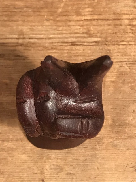 vintage wooden peace sign figurine (100)