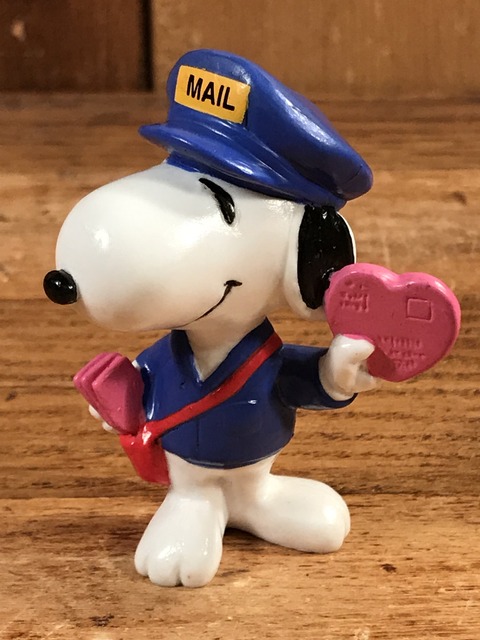 Vintage Peanuts Snoopy “Postman” PVC Figure (1)