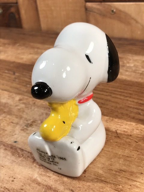 Vintage Peanuts Snoopy Ceramic Paperweight (2)