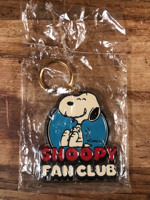 Vintage Quantasia Peanuts Snoopy “Fan Club” Keychain (1)