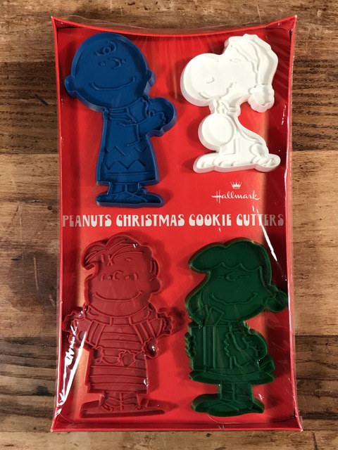 Vintage Hallmark Peanuts Snoopy Christmas Cookie Cutters (1)