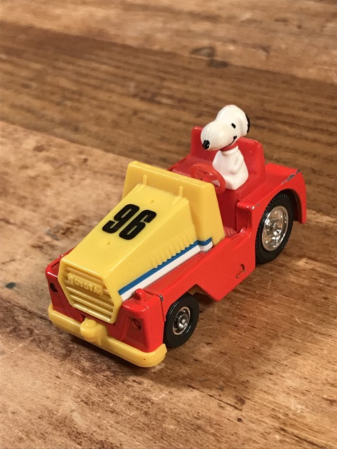 70年代頃のスヌーピーのビンテージのミニカー (2)